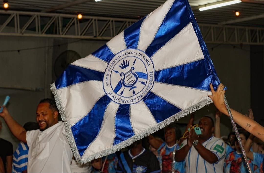 Acadêmicos de Niterói reforça pedido aos componentes 